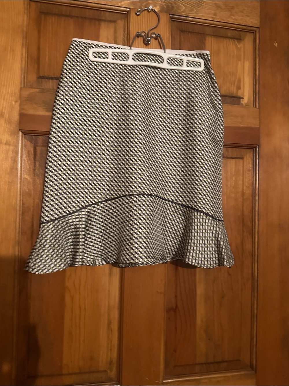 Banana Republic white, brown and green silk Ruffle Knee Length Skirt